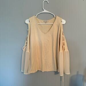 Skies Are Blue Bell Sleeve Top Women's Size Medium Cream Off-White Sapndex Blend
